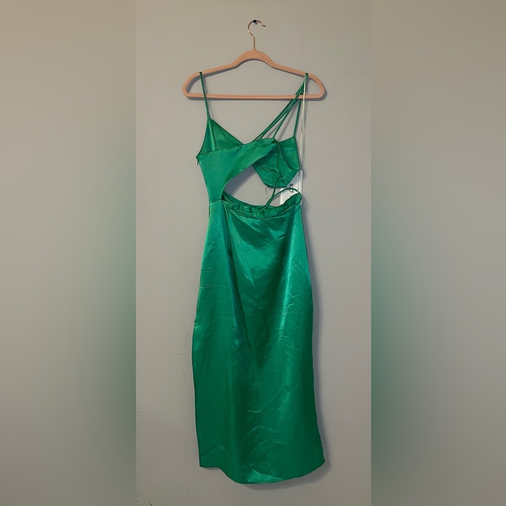 Satin green dress - Picture 2 of 3